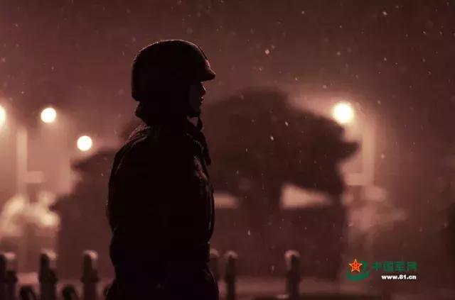 晚上站岗怎么才能不困啊,晚上怕黑怎么练胆量