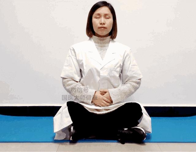 国医大师按摩背部,国医大师揉腹方法