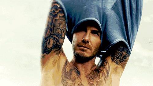 纹身的也是你，洗纹身的也是你！这些动图看完，我都替你疼……