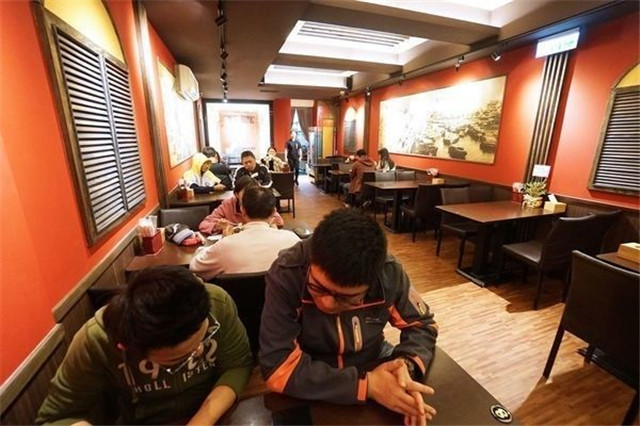 桃园中坜这家星马料理餐厅“海南鸡”超级滑嫩Q弹！