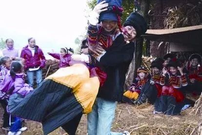 凉山彝族的婚姻风俗文化,彝族风俗抢亲