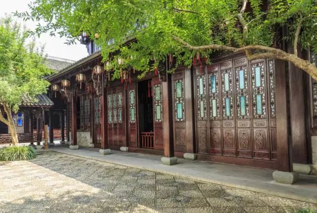 中国传统建筑门窗纹样,古建筑玉栏杆立柱上的雕刻