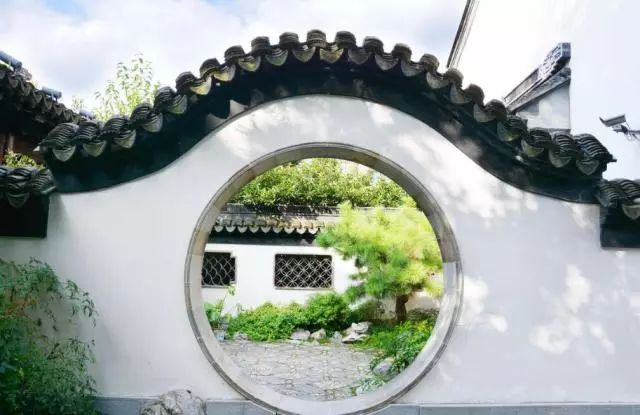 中国传统建筑门窗纹样,古建筑玉栏杆立柱上的雕刻