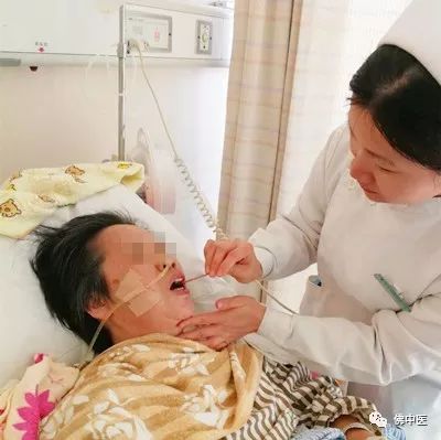 「专业」脑干梗塞合并吞咽障碍，脑病科吞咽专科护士有妙招