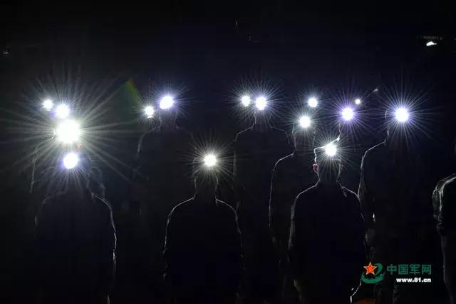 晚上站岗怎么才能不困啊,晚上怕黑怎么练胆量