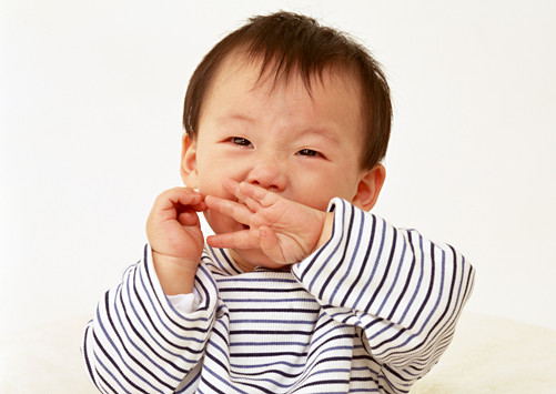 宝宝总打嗝有什么办法缓解,宝宝老是打嗝怎么快速止嗝