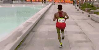 跑步快慢和脚脖子有关系,跑步的快慢跟胖瘦有关系