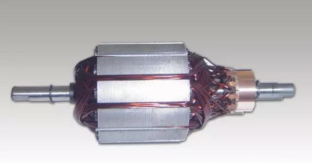 电机振动值不稳上下摆动什么原因,电机尾部轴向振动大的原因及方法