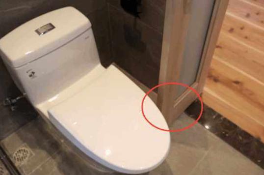 卫生间门打开撞到马桶上怎么解决,卫生间门避免撞马桶