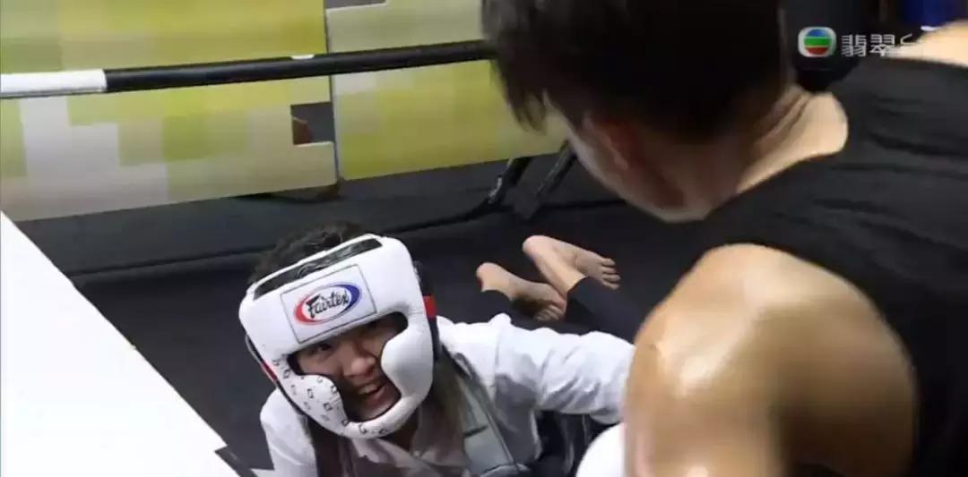 他在《溏心风暴3》中是万人宠的太子爷却曾被连打13耳光颚骨移位