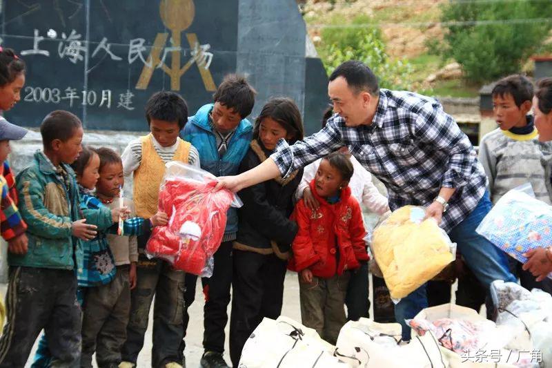 感恩聚力同行：小阿福集团20周年盛典嗨翻欧亚会展国际酒店