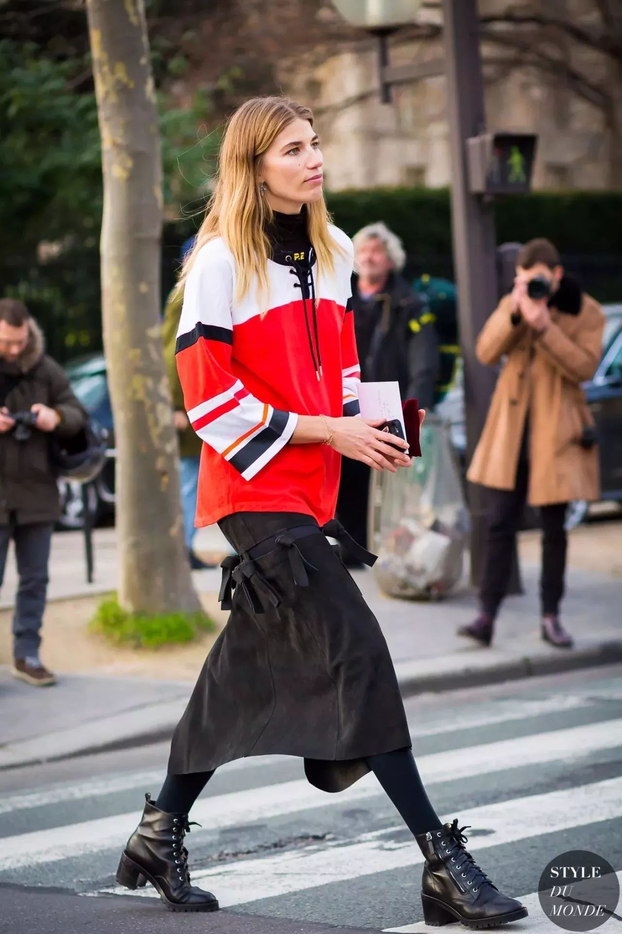 2018年不用大毛衣+仙女裙，你还敢说自己时髦？