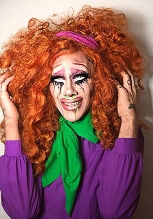 英国女人仿妆小丑女,英国恶女人仿妆