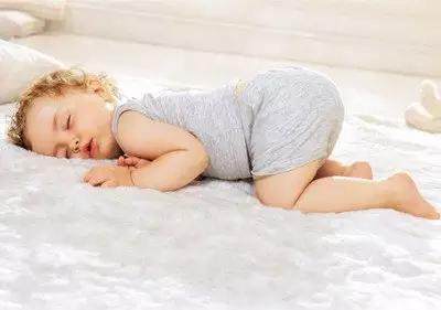 怎么改善宝宝头发少的问题,宝宝头发少长得慢