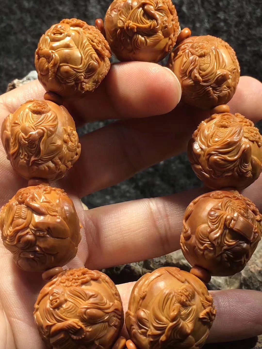 橄榄核雕分铁核和黄核,橄榄核铁核是实心的吗