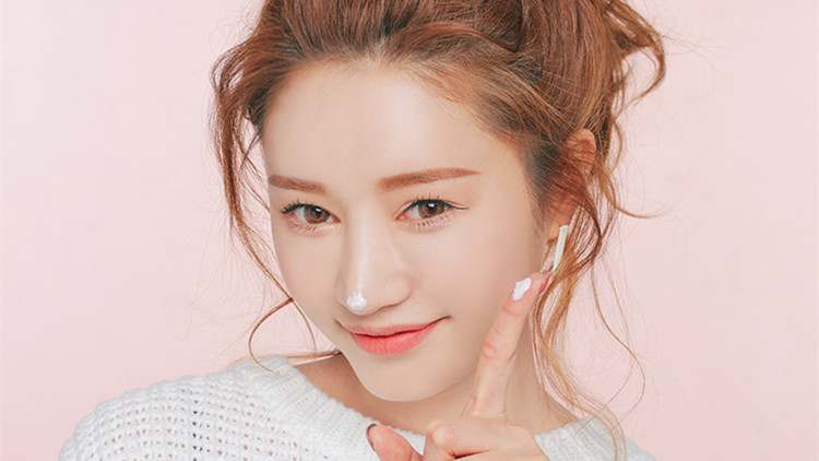 干皮化妆不脱妆正确步骤,脸太干化妆浮粉怎么办