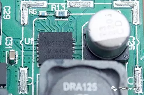 奔驰老款e级主机拆解,易车横评奔驰e级拆解