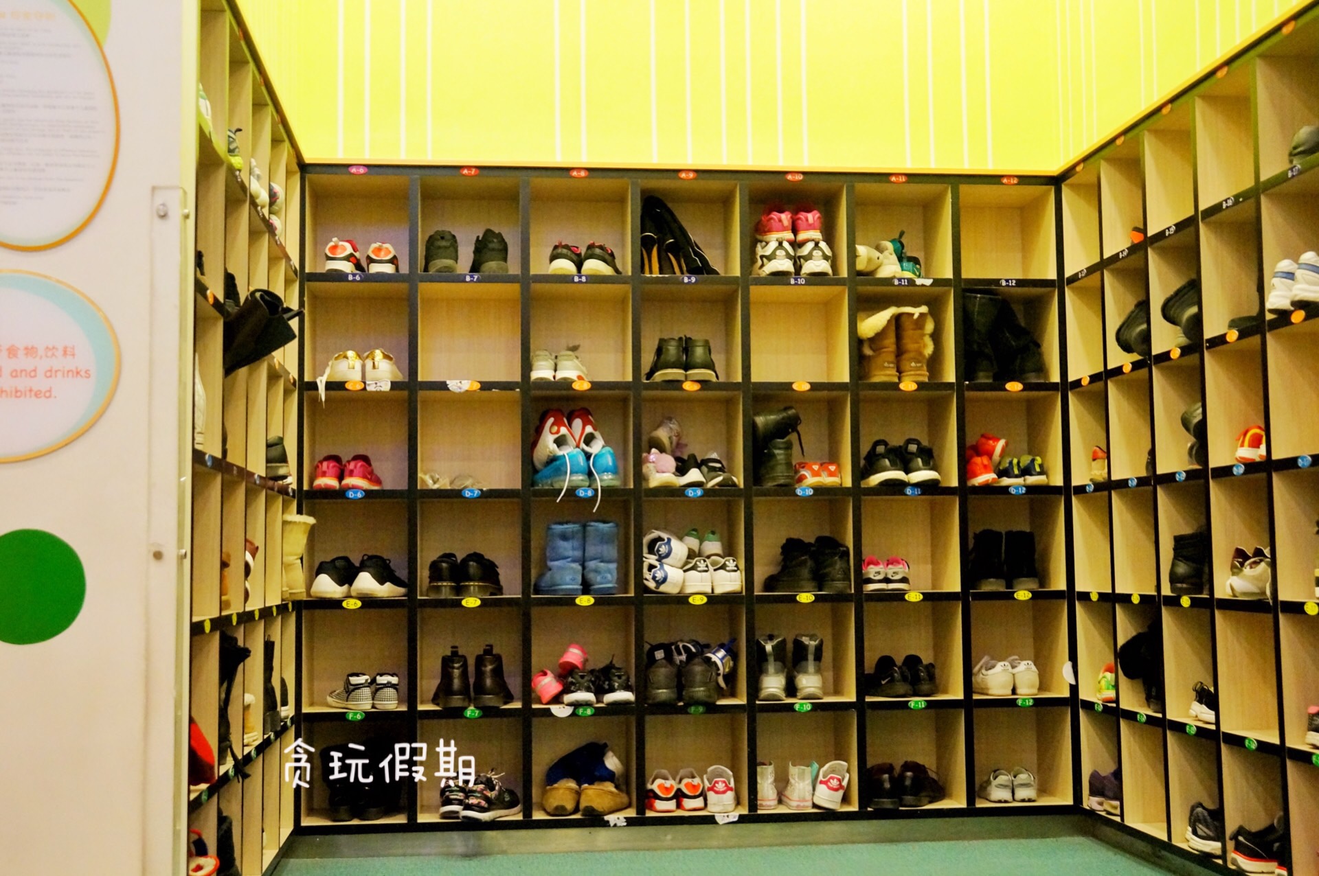 儿童魔鬼大滑梯在哪里 (小孩子玩90度魔鬼滑梯)