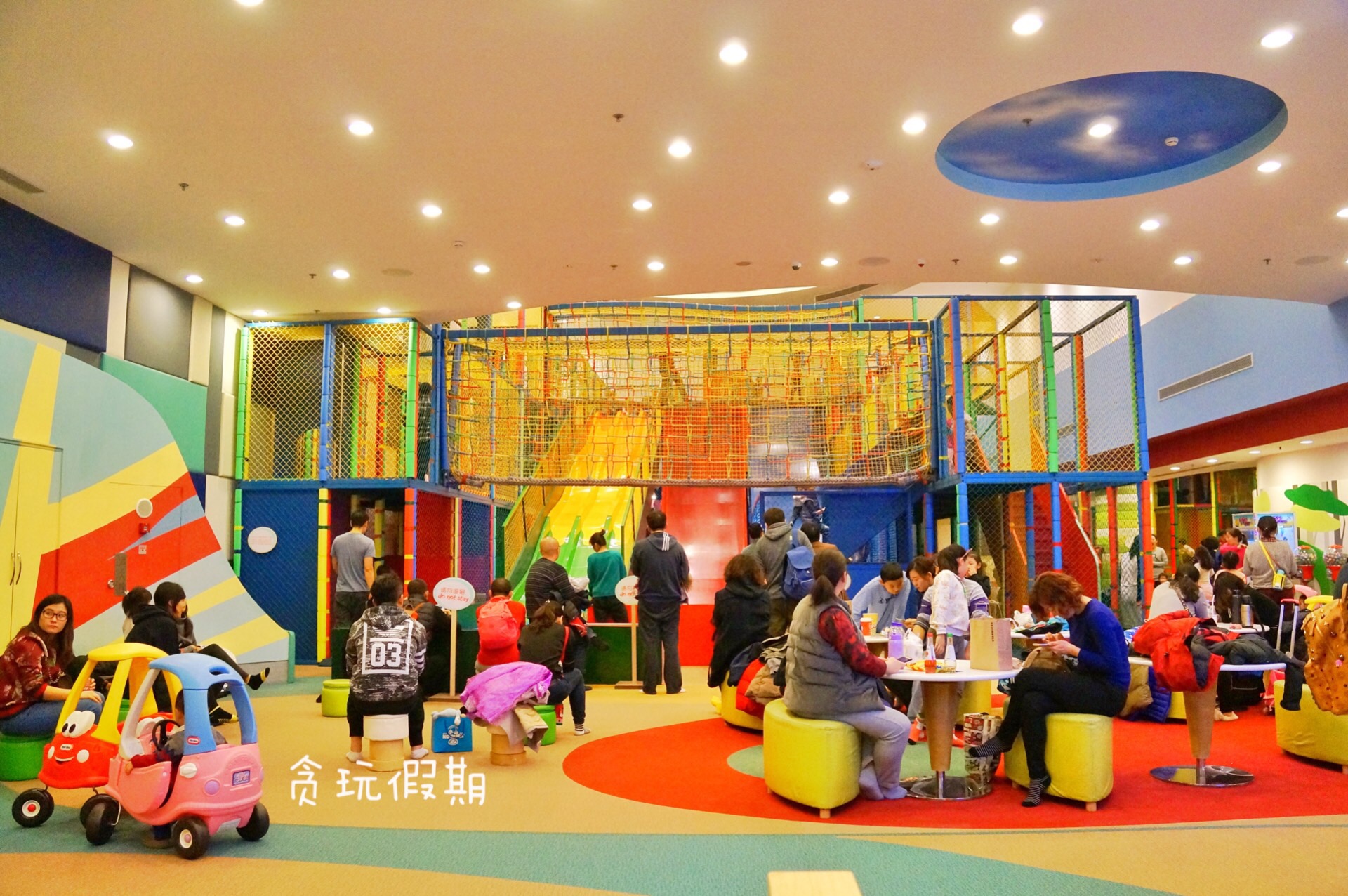 儿童魔鬼大滑梯在哪里 (小孩子玩90度魔鬼滑梯)