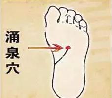 揉耳垂治偏头痛,偏头痛耳垂放血