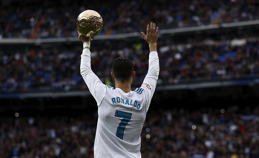 c罗体育界排过福布斯第一名吗,2017年c罗年收入9300万美元