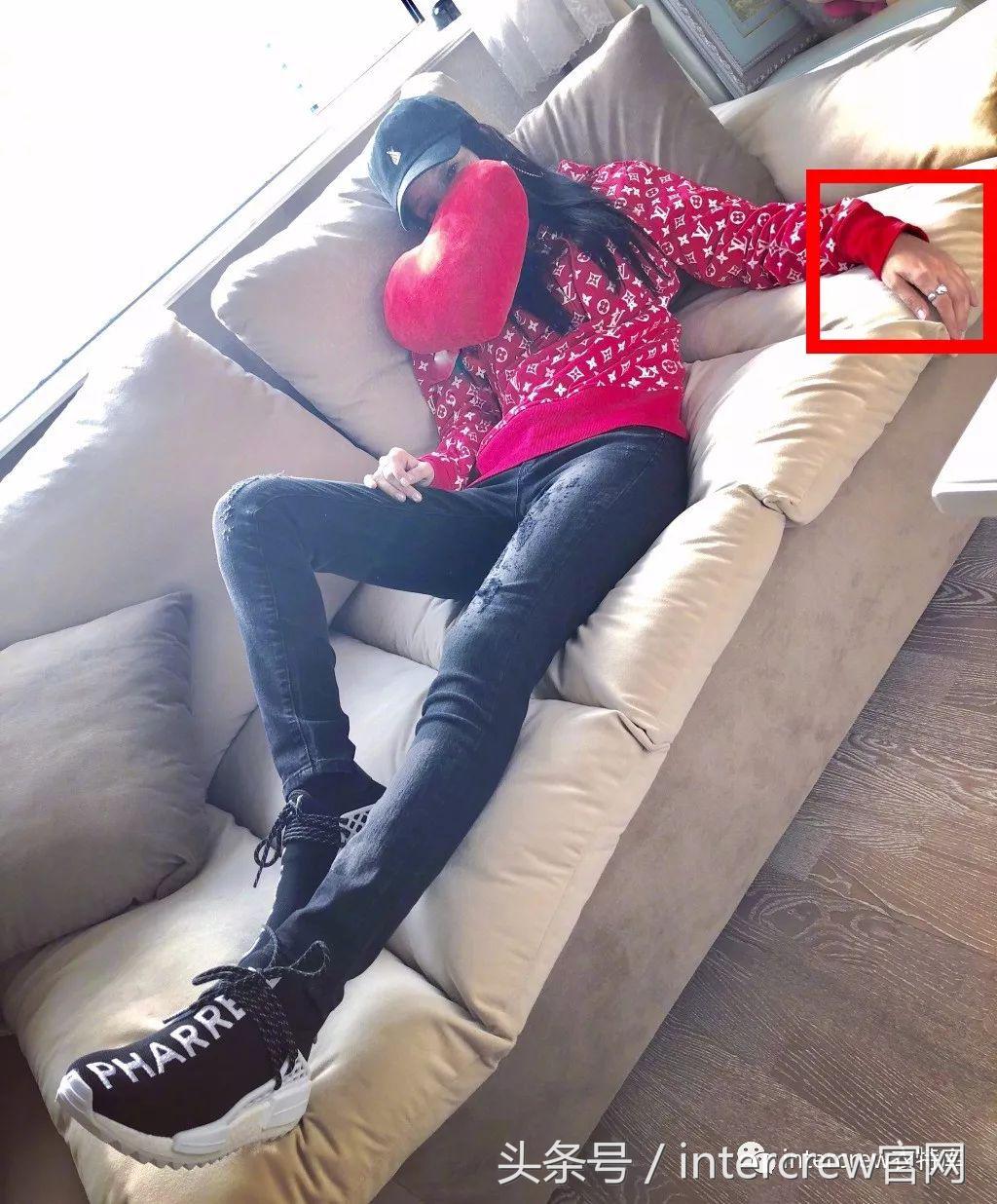 李小璐卫衣多少钱,李小璐supreme衣服