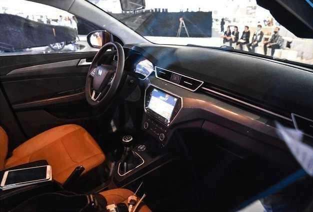 一汽终于开窍，颜值上宝骏自愧不如，仅5万，网友：终于被骂醒了