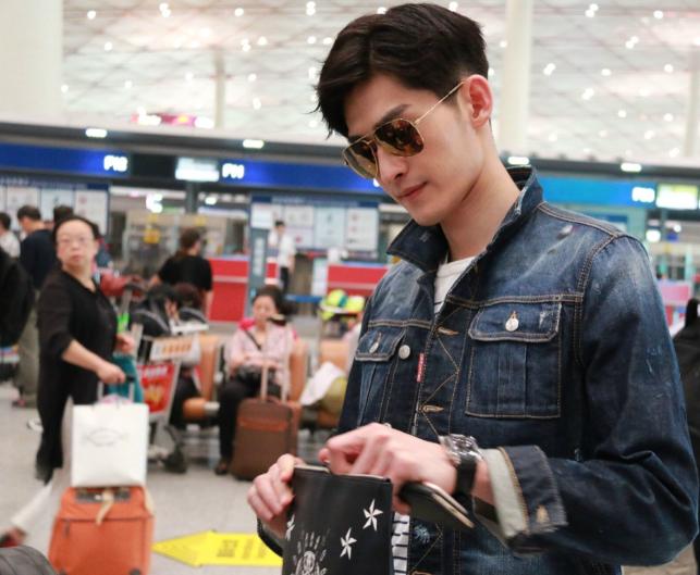 张翰现身机场被曝光,张翰机场被怼视频