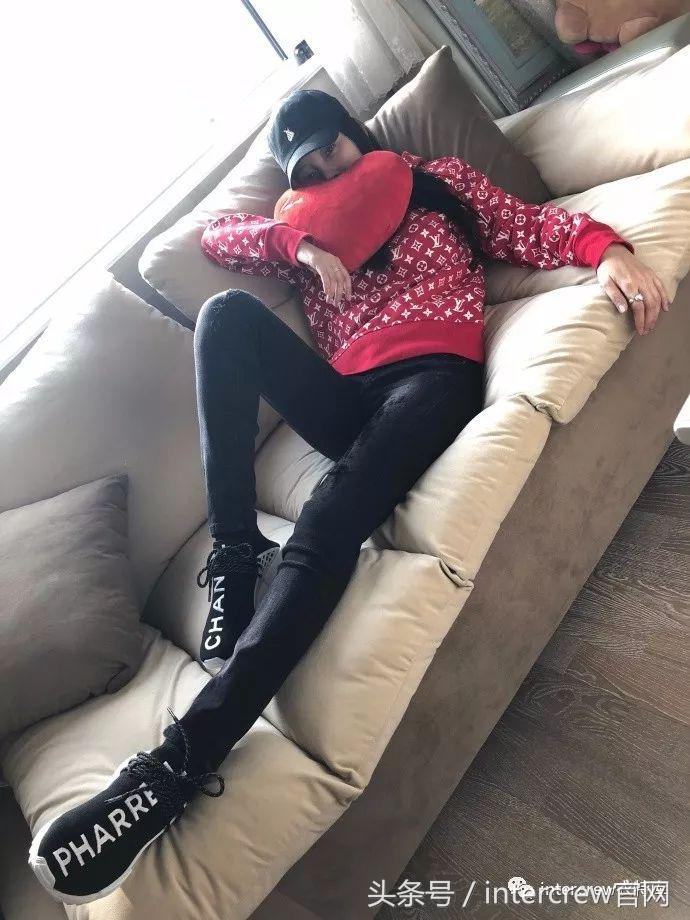 李小璐卫衣多少钱,李小璐supreme衣服