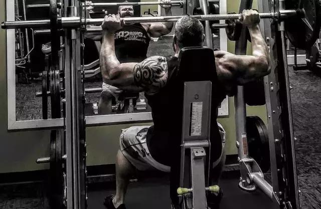 如何提升自己的肩宽,如何扩大自己的肩宽