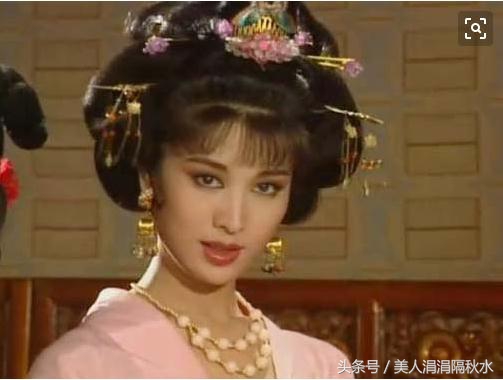 少女对着和尚唱情歌，和尚忆起死去的爱妻，泪如雨下