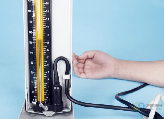 家用简单血压计怎么用视频教程,使用台式血压计时低压以何为准