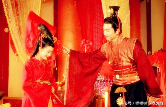 洞房新郎揭开新娘盖头流程,旧时洞房的习俗