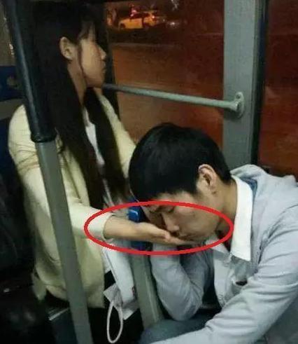 别瞎想，姑娘只是尿急罢了