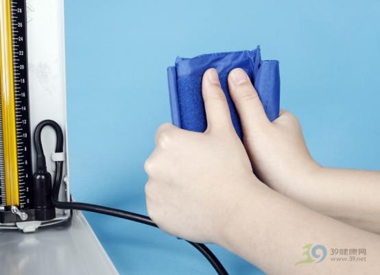 家用简单血压计怎么用视频教程,使用台式血压计时低压以何为准