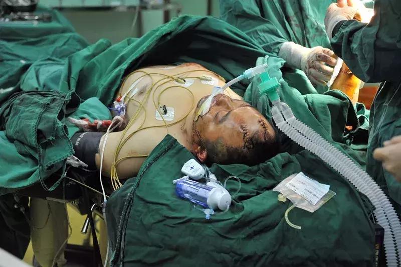 案件回顾被绑架158天的女孩,2011年解救人质真实事件