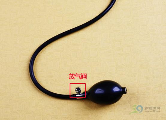 家用简单血压计怎么用视频教程,使用台式血压计时低压以何为准