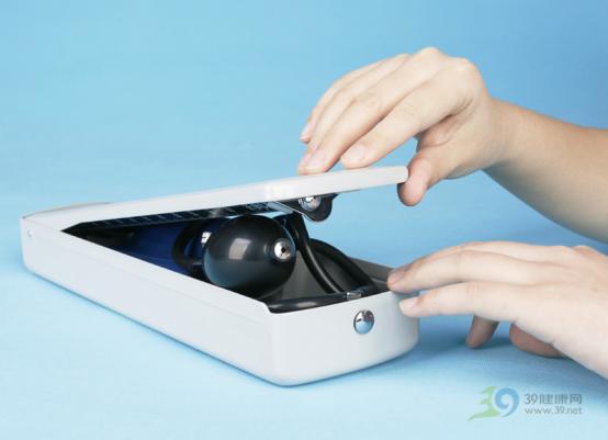 家用简单血压计怎么用视频教程,使用台式血压计时低压以何为准