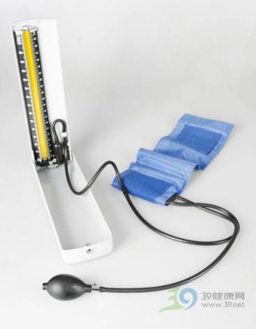 家用简单血压计怎么用视频教程,使用台式血压计时低压以何为准