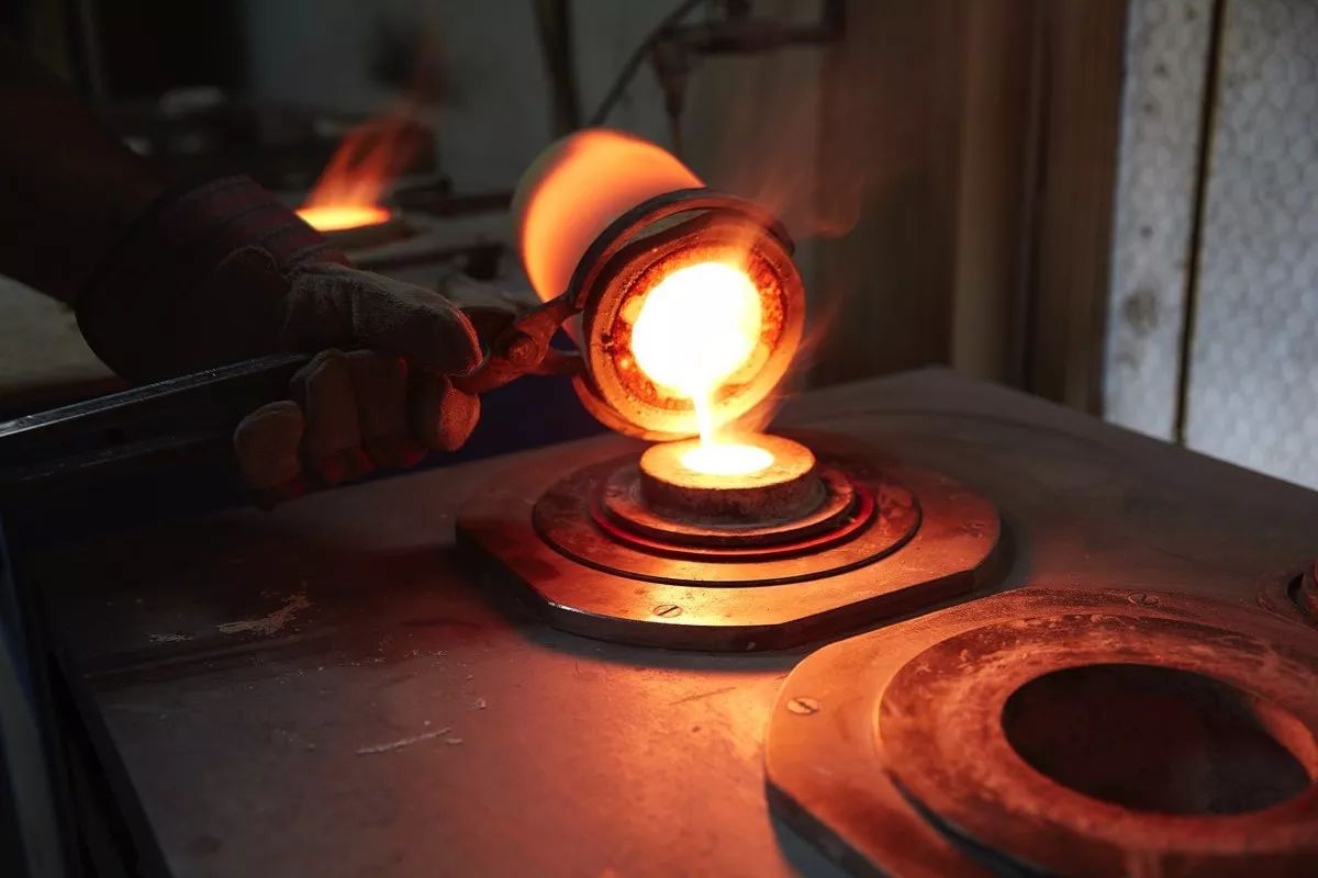 你淘汰的电脑手机，被人提炼出黄金，还打算转手卖回给你