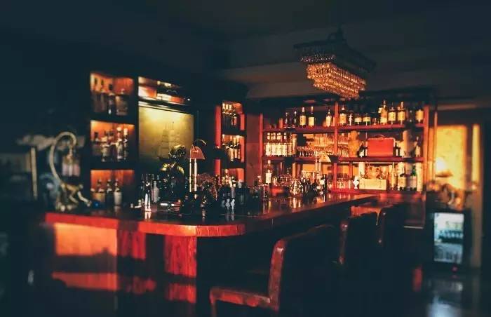 京城那些深不可测的饭局与骗局,揭秘酒馆的酒