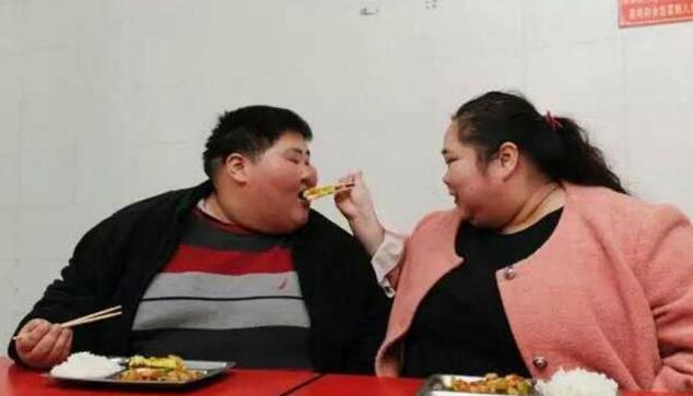 小夫妻重达800斤，结婚七年没拍过婚纱照，梦想是能够有一个孩子