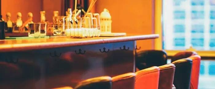 京城那些深不可测的饭局与骗局,揭秘酒馆的酒