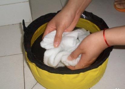 黑色衣服粘毛怎么彻底解决,黑色衣服粘毛小妙招