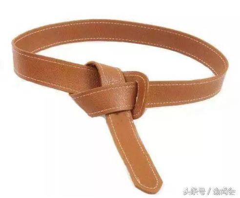 一条腰带,时尚穿搭一条腰带的万能效果