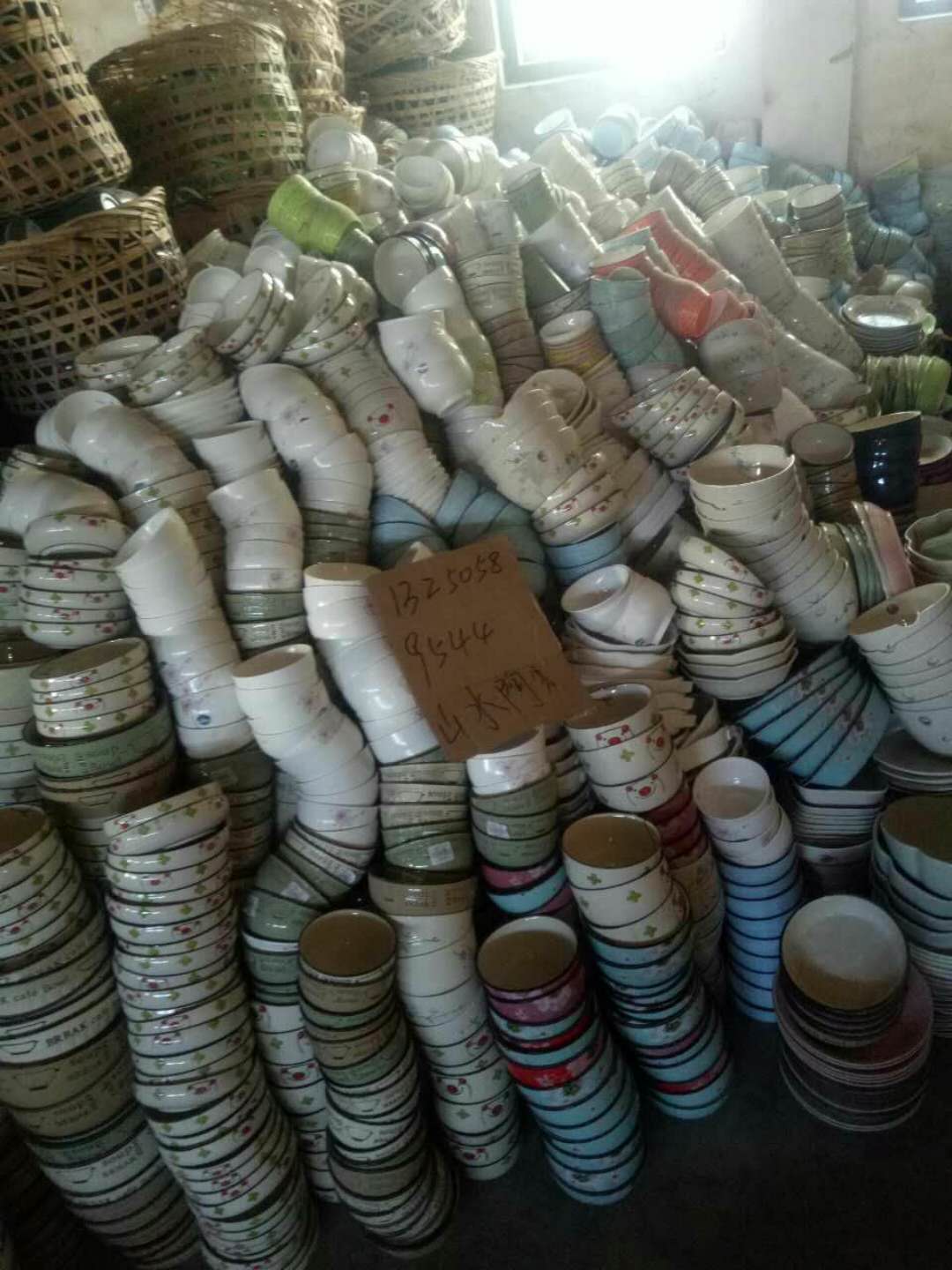 去潮州库存陶瓷库房的一天苦逼的生活，为了生活难啊，累也要坚持