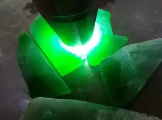 价值两亿的翡翠佛像,翡翠佛像传世真品