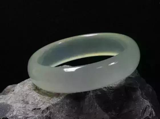 找谁说理去？30000买一只“翡翠”手镯，现在只值3000了？