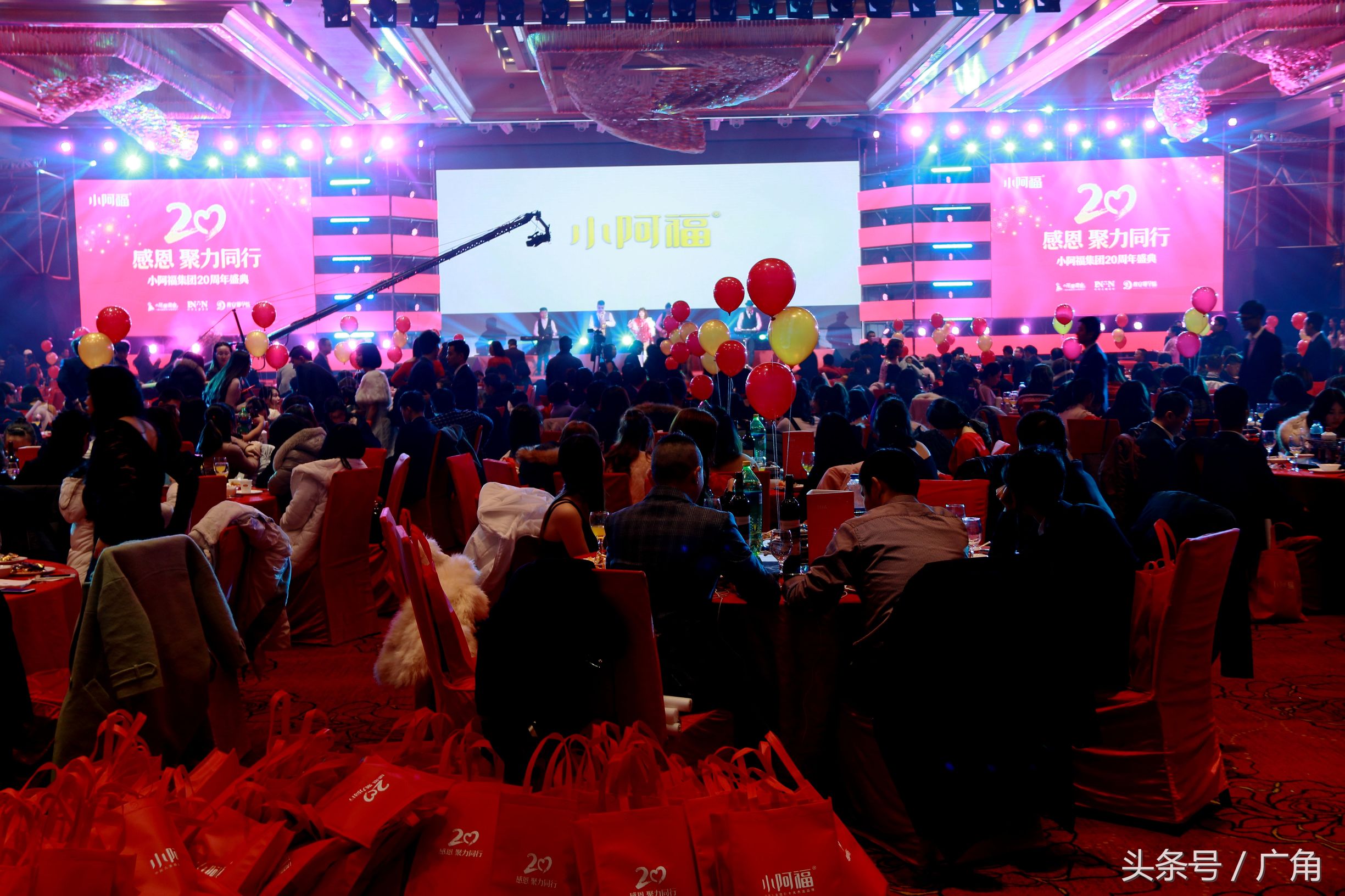 感恩聚力同行：小阿福集团20周年盛典嗨翻欧亚会展国际酒店