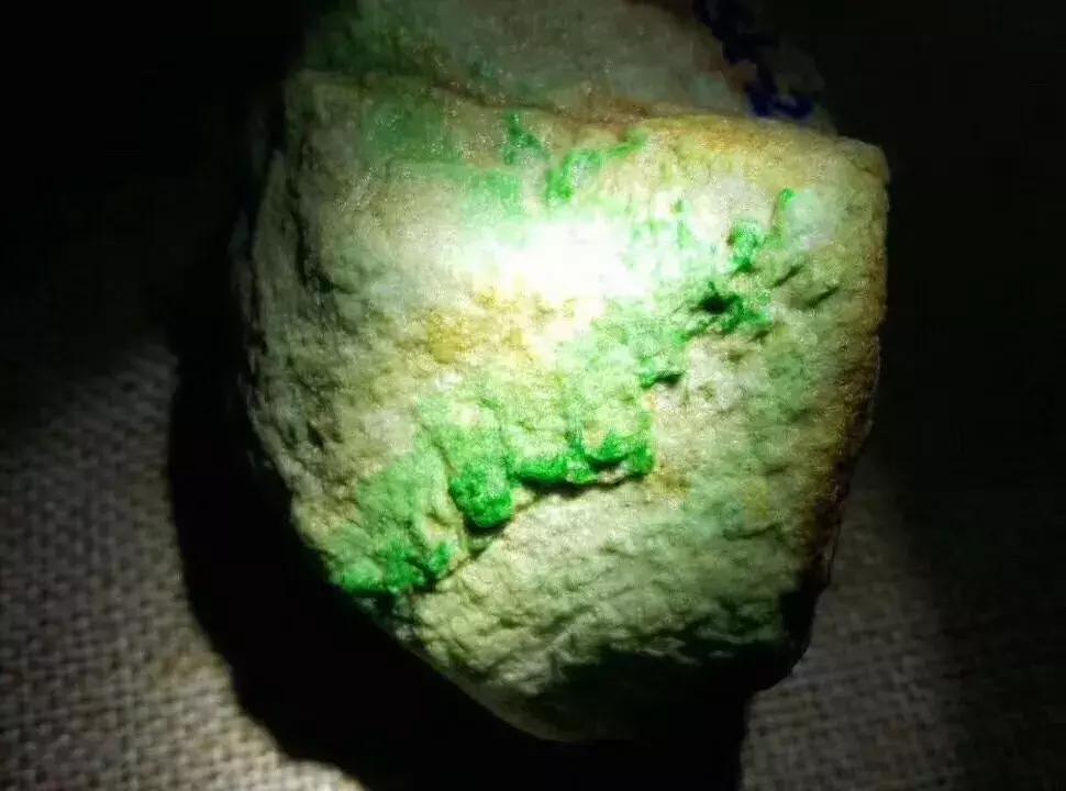 找谁说理去？30000买一只“翡翠”手镯，现在只值3000了？